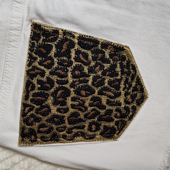 Nicki Minaj White Leopard Accent Pockets Cut Off Shorts Women Size 5/6 High Rise - Picture 9 of 11